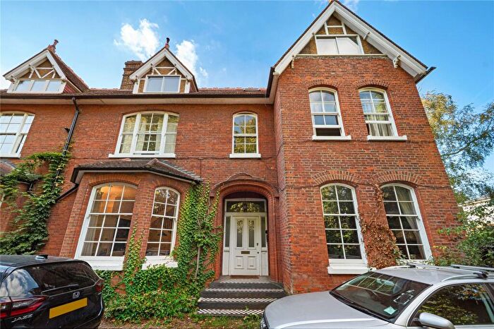 3 Bedroom Apartment For Sale In Vine Road, Barnes, London, SW13