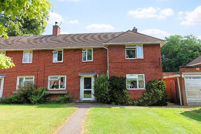 3 Bedroom Semi-Detached House For Sale In Hindoostan Avenue, Wigston, LE18