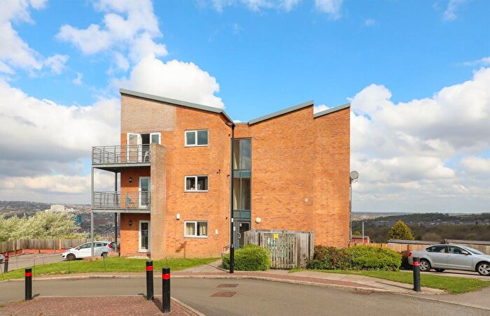 2 Bedroom Flat To Rent In Kenninghall View, Sheffield, S2