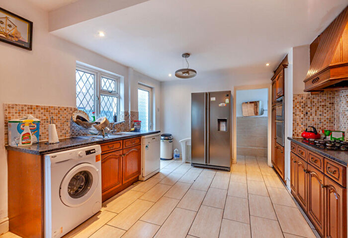 5 Bedroom Detached House To Rent In Upper Brentwood Road, Gidea Park, Romford, RM2