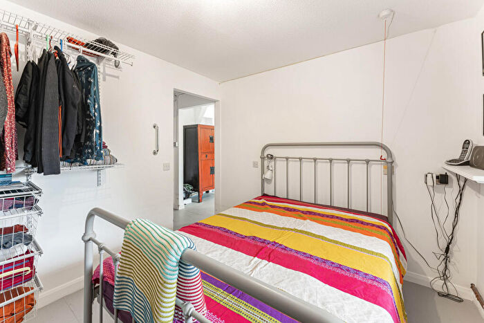 1 Bedroom Apartment For Sale In Tottenham Road, London, N1