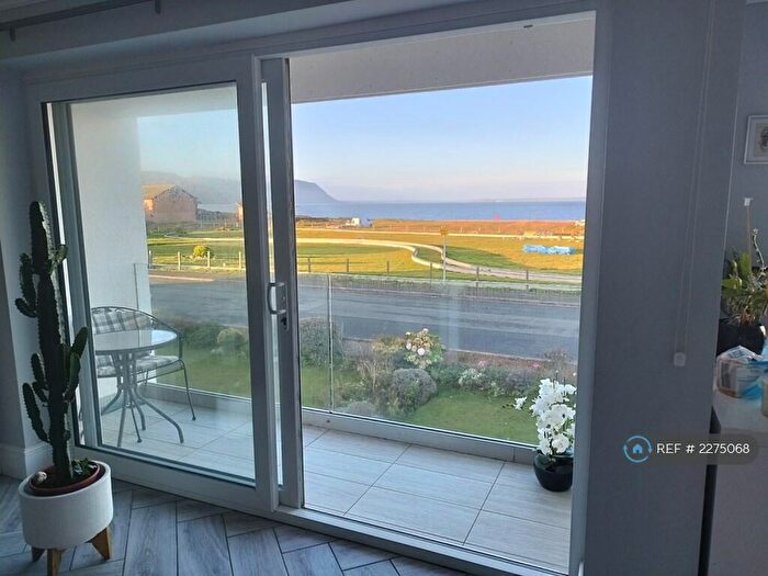 2 Bedroom Flat To Rent In Trinity Crescent, Llandudno, LL30