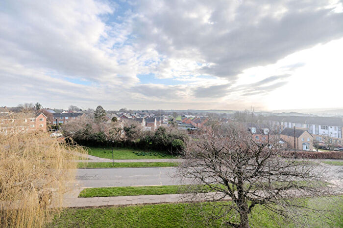 2 Bedroom Flat For Sale In Woodlands Court, Newcastle Upon Tyne, NE15