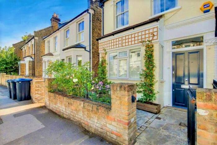 1 Bedroom Flat To Rent In Dundonald Road, London, SW19