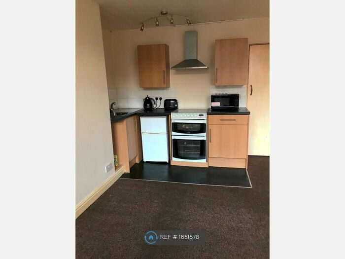 1 Bedroom Flat To Rent In Sherwood Place, Bradford, BD2