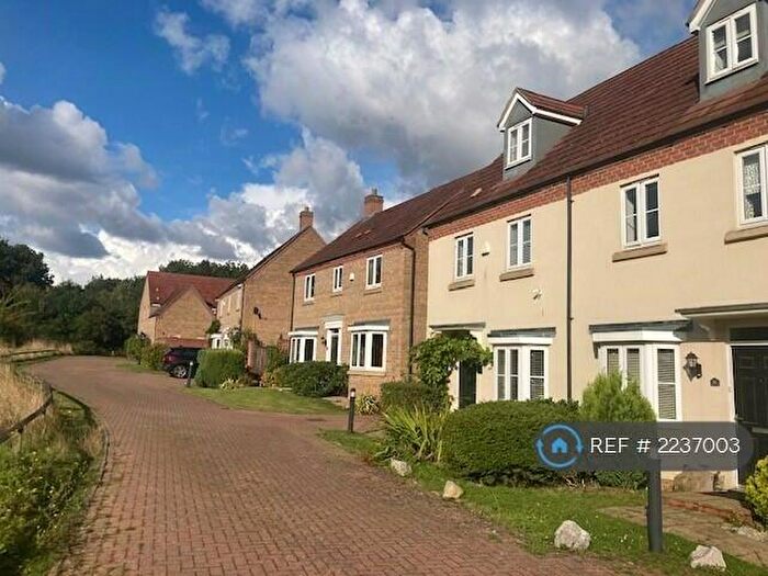 5 Bedroom Semi-Detached House To Rent In Heston Walk, Milton Keynes, MK4