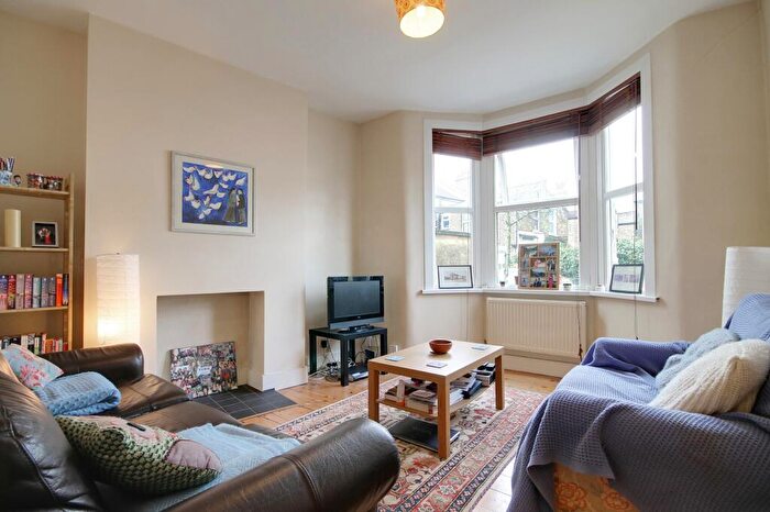 1 Bedroom Flat To Rent In Barclay Road, E17