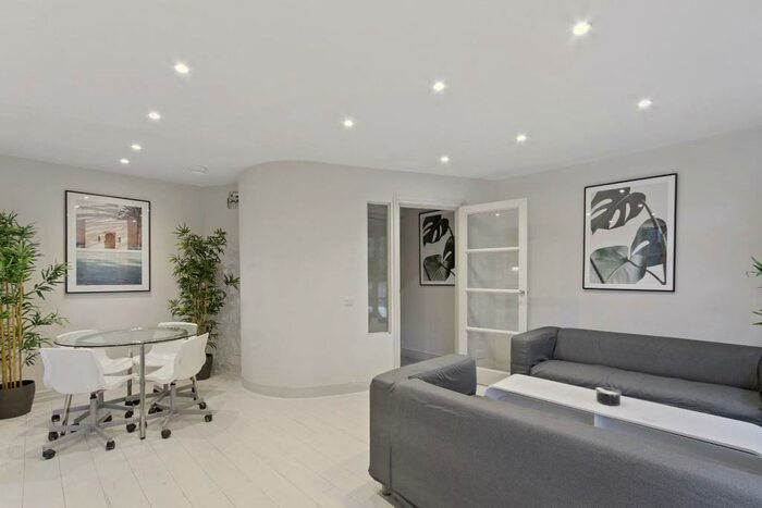 4 Bedroom Duplex To Rent In Ickburgh Road, Hackney, E5