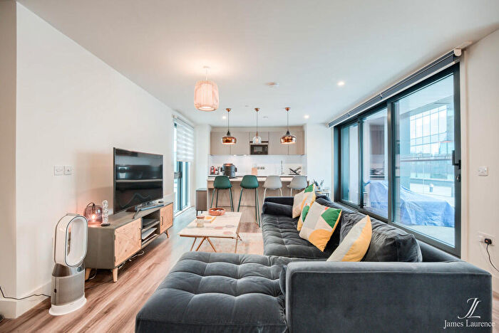 2 Bedroom Apartment To Rent In The Lightwell, Cornwall Street, Birmingham City Centre, B3