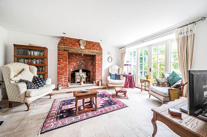 2 Bedroom Flat For Sale In Abridge Road, Theydon Bois, Epping, CM16