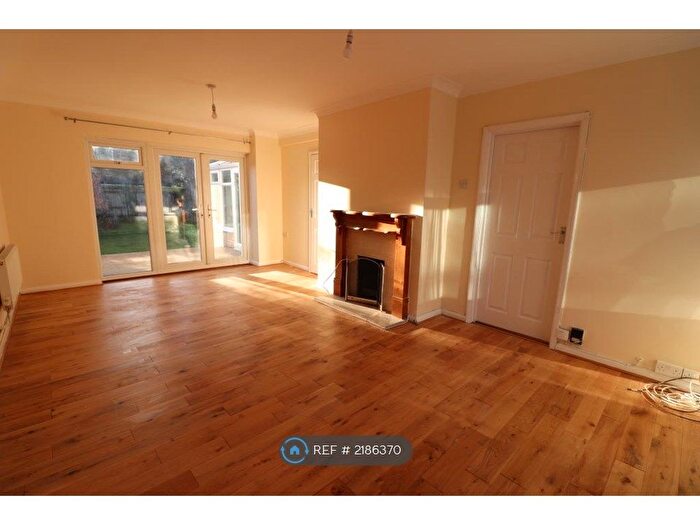 4 Bedroom Detached House To Rent In Llewellyn Close, Chelmsford, CM1