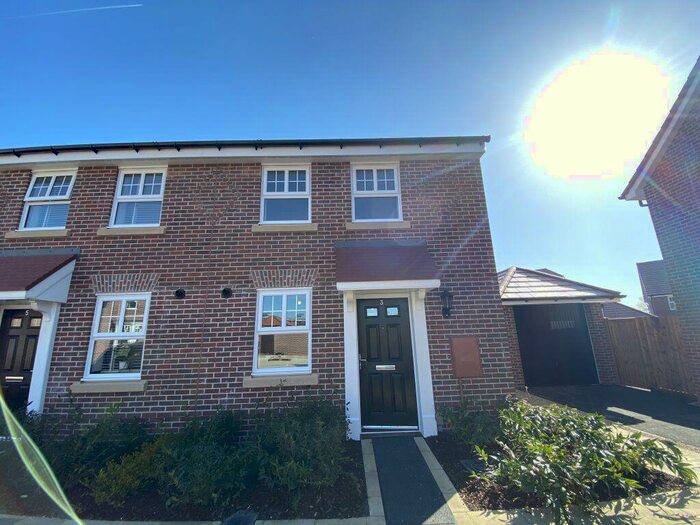 3 Bedroom House To Rent In Hawes Close - Online Enquries Only, SS5