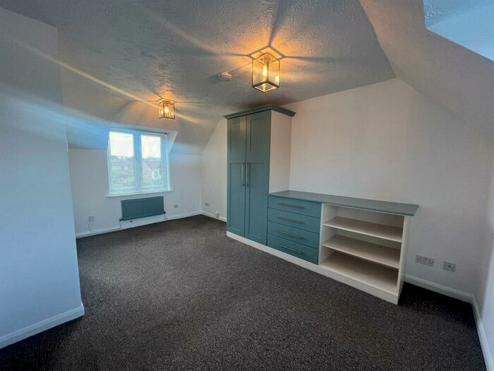 Flat To Rent In Jasmine Gardens, Hatfield, AL10