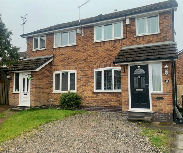 3 Bedroom Semi-Detached House To Rent In Appleton Drive, Glossop, SK13