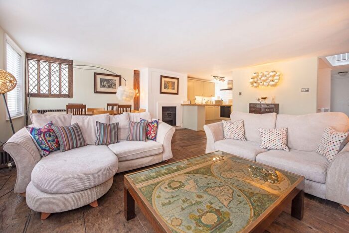 3 Bedroom Flat To Rent In Thames Street, Kingston Upon Thames, KT1