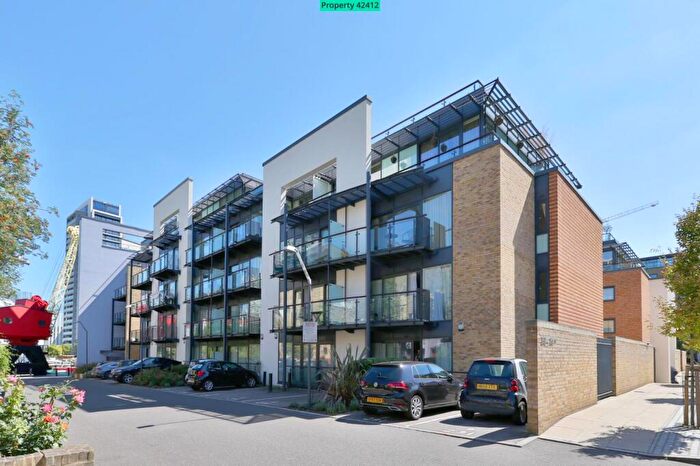 2 Bedroom Apartment To Rent In Boardwalk Place, London, E14
