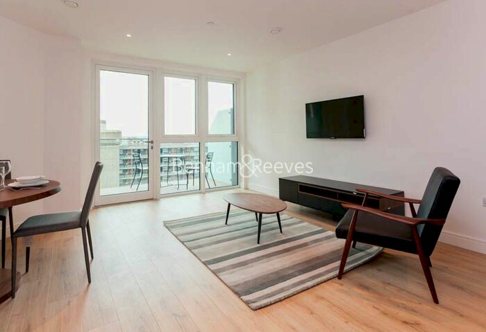2 Bedroom Flat To Rent In Sovereign Court, Hammersmith, W6