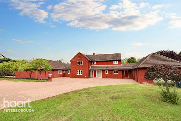 4 Bedroom Detached House For Sale In Station Road, Holme, PE7