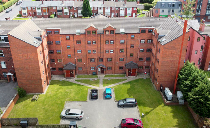 3 Bedroom Flat To Rent In Kelso Heights, Belle Vue Road, LS3