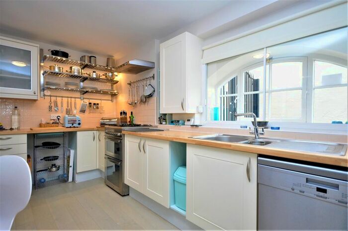 2 Bedroom Flat To Rent In Buckingham Court, York, YO1