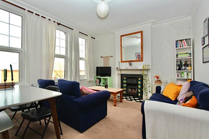 4 Bedroom Flat To Rent In Stamford Hill, N16