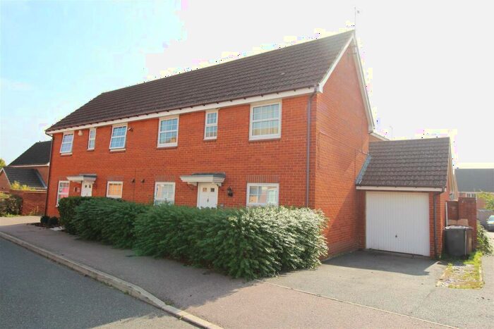 3 Bedroom Semi-Detached House To Rent In Cleveland Way, Stevenage, SG1
