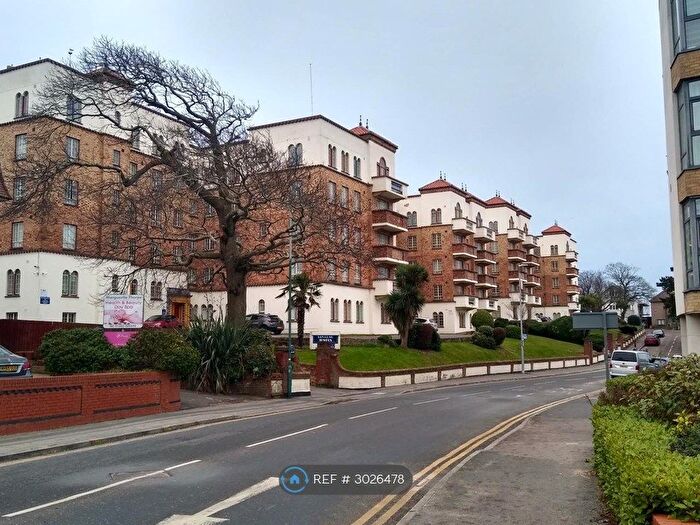 2 Bedroom Flat To Rent In Sea Road, Bournemouth, BH5