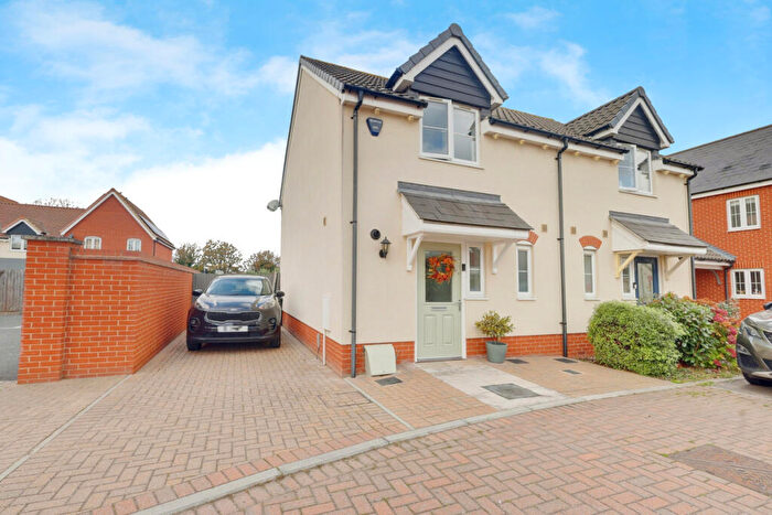 2 Bedroom Semi-Detached House For Sale In Kiln Way, Southend-on-sea, SS3