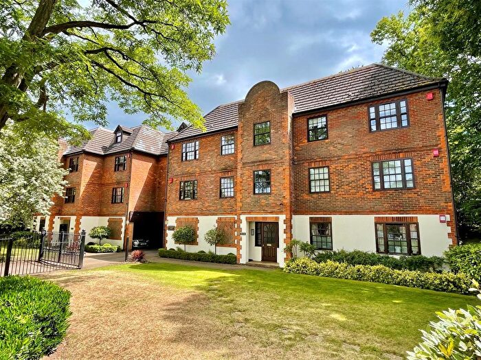 1 Bedroom Flat For Sale In Princes Road, Weybridge, KT13