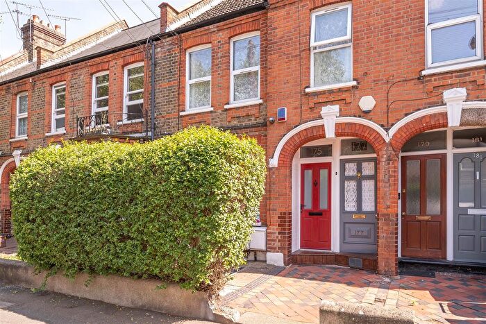 2 Bedroom Flat For Sale In Winns Avenue, Walthamstow, E17