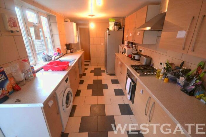 5 Bedroom Terraced House To Rent In Donnington Road, Reading, RG1