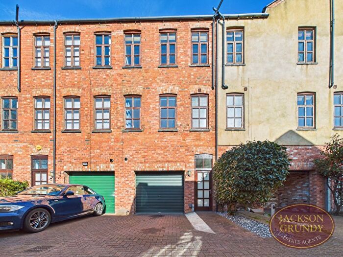 3 Bedroom Town House To Rent In Hood Street, The Mounts, NN1