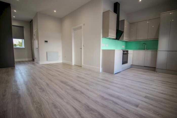 Studio To Rent In Kilburn High Road, London, NW6