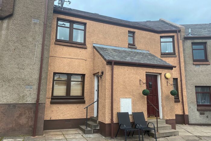 3 Bedroom Flat To Rent In Wellhead Court, Lanark, ML11