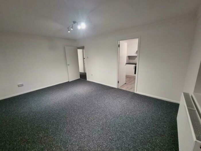 2 Bedroom Flat To Rent In Edmeston Close, London, E9