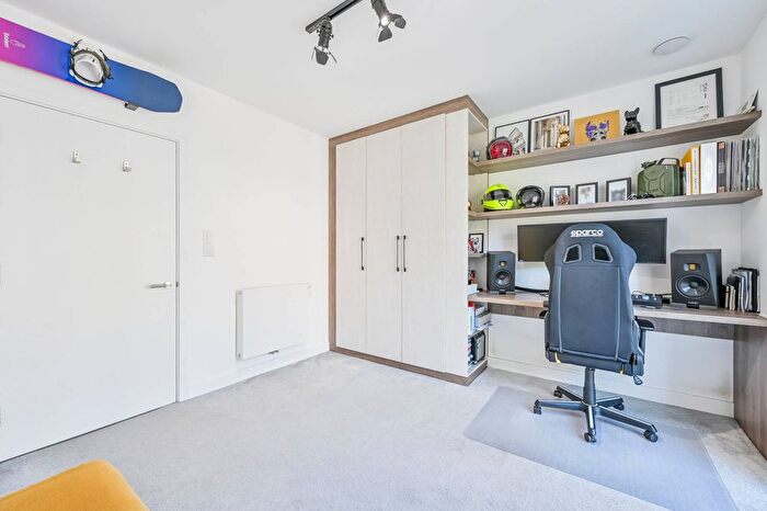 2 Bedroom Flat For Sale In West Parkside, Greenwich Millennium Village, London, SE10