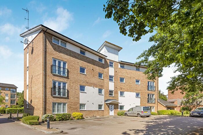 2 Bedroom Flat For Sale In St. Josephs Green, Welwyn Garden City, Hertfordshire, AL7