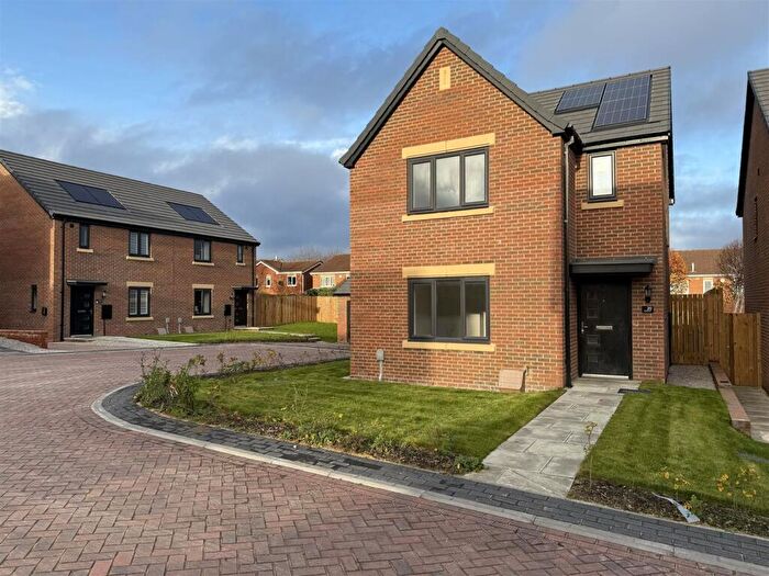 3 Bedroom Detached House To Rent In Hickory Mews, Morley, LS27