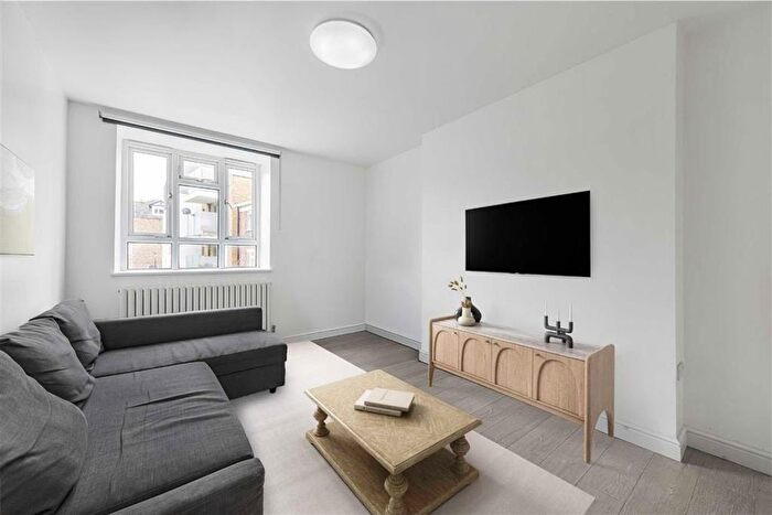 1 Bedroom Flat For Sale In Charcroft Court, Brook Green, W14