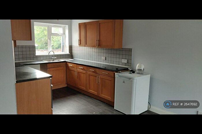 2 Bedroom Flat To Rent In Brittany Court, Dunstable, LU6
