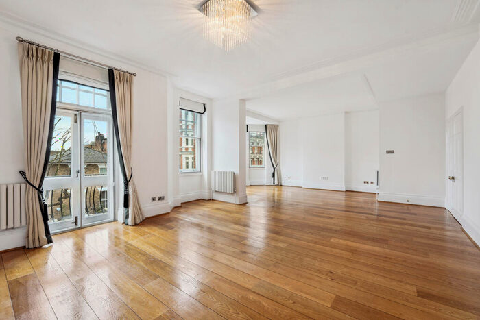 4 Bedroom Apartment To Rent In Drayton Gardens, London, SW10