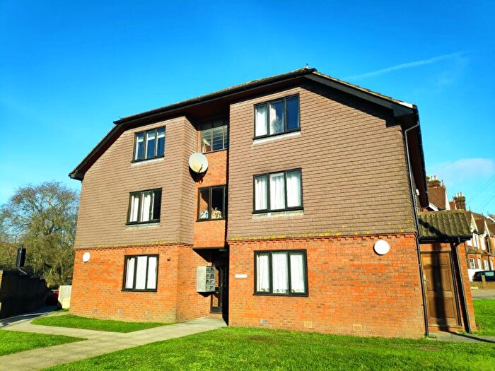 Flat To Rent In Ladbroke Road, Redhill, RH1