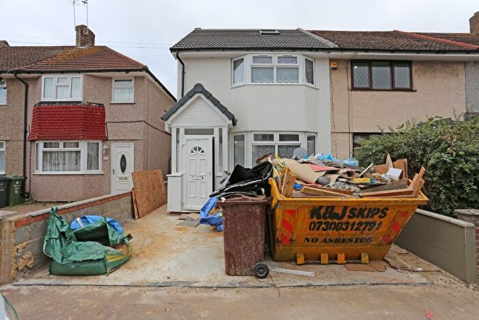 4 Bedroom Semi-Detached House To Rent In Bosworth Road, Dagenham, London, RM10