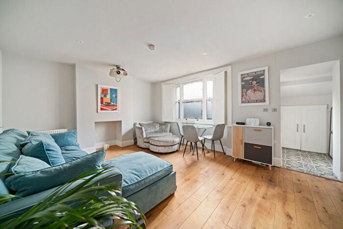1 Bedroom Flat For Sale In Studland Street, Hammersmith, London, W6