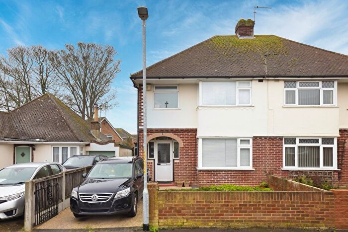3 Bedroom Semi Detached House For Sale In St James Avenue, Broadstairs, Kent, CT10