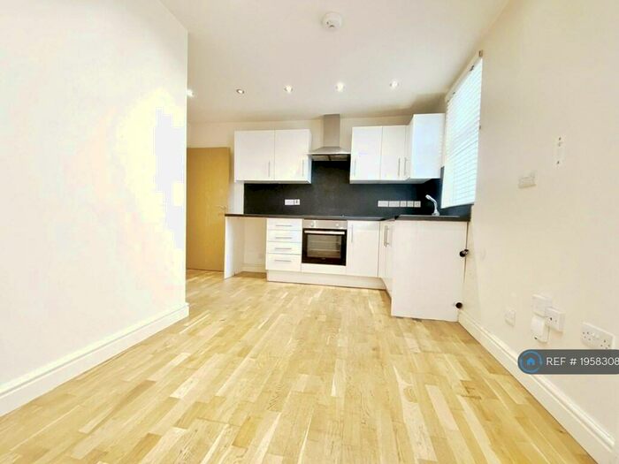 1 Bedroom Flat To Rent In Percy Road, London, N12