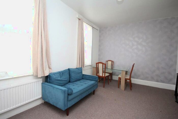 2 Bedroom Flat To Rent In Lichfield Road, Cricklewood, NW2