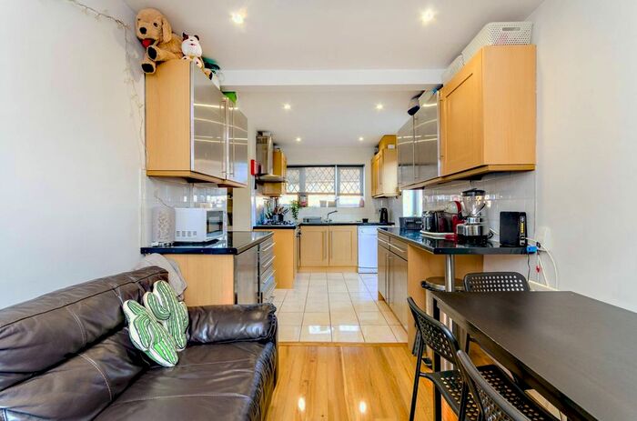 4 Bedroom Semi-Detached House To Rent In Little Platt, Park Barn, Guildford, GU2