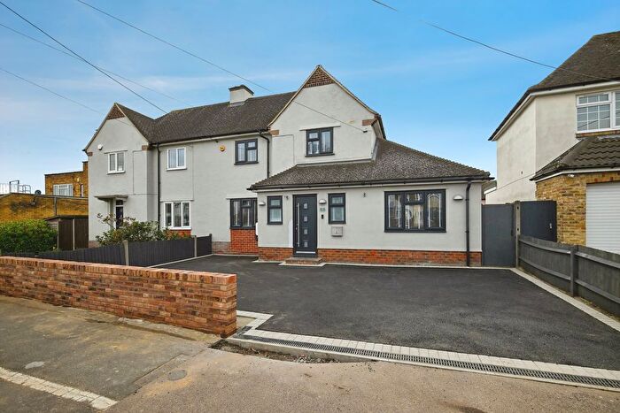 4 Bedroom Semi Detached House For Sale In Hollywood Lane, Strood, ME3