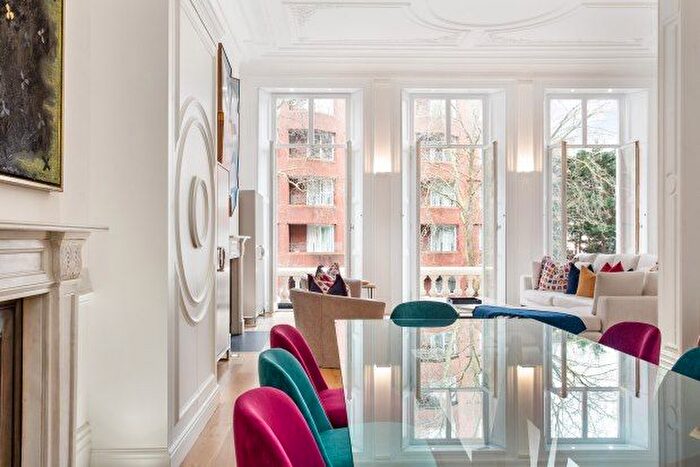 3 Bedroom Flat To Rent In Palace Gate, London, W8